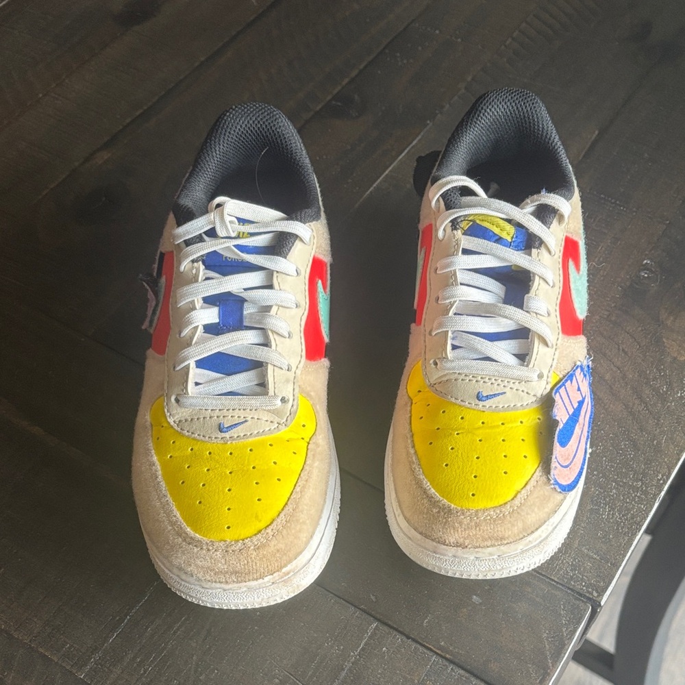 Boys Nike Force 1 LV8 Multicolor Tan Red Blue size 2